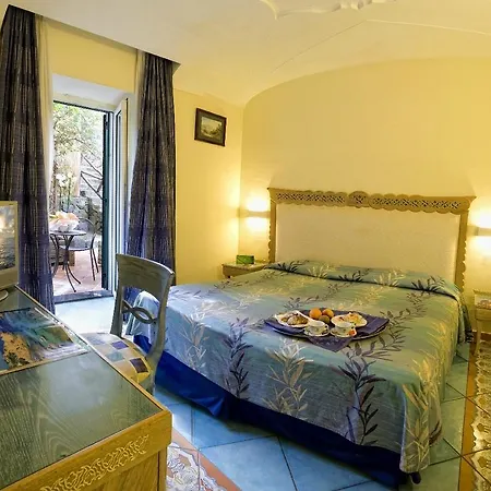Hotell Isola 4*
